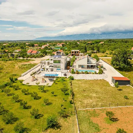 Descansa Zadarvillas *